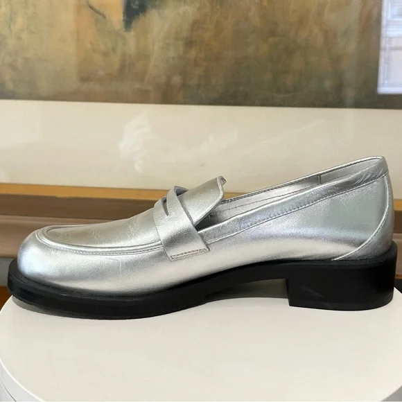 🌹STUART WEITZMAN🌹 Palmer Bold Loafer In Silver Size: 10B